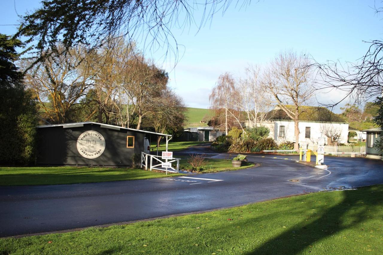 Pine Country Caravan Park مونت غامبير المظهر الخارجي الصورة