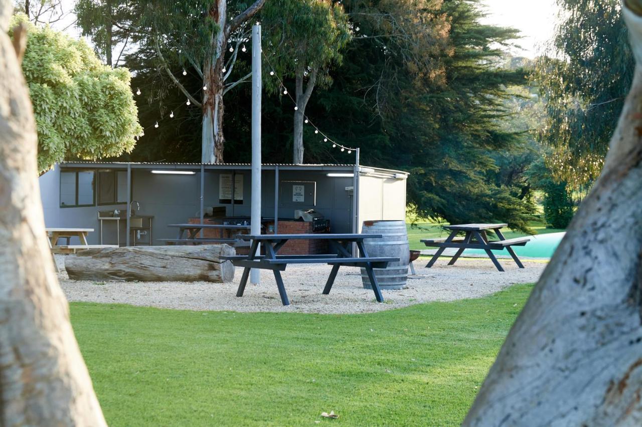 Pine Country Caravan Park مونت غامبير المظهر الخارجي الصورة