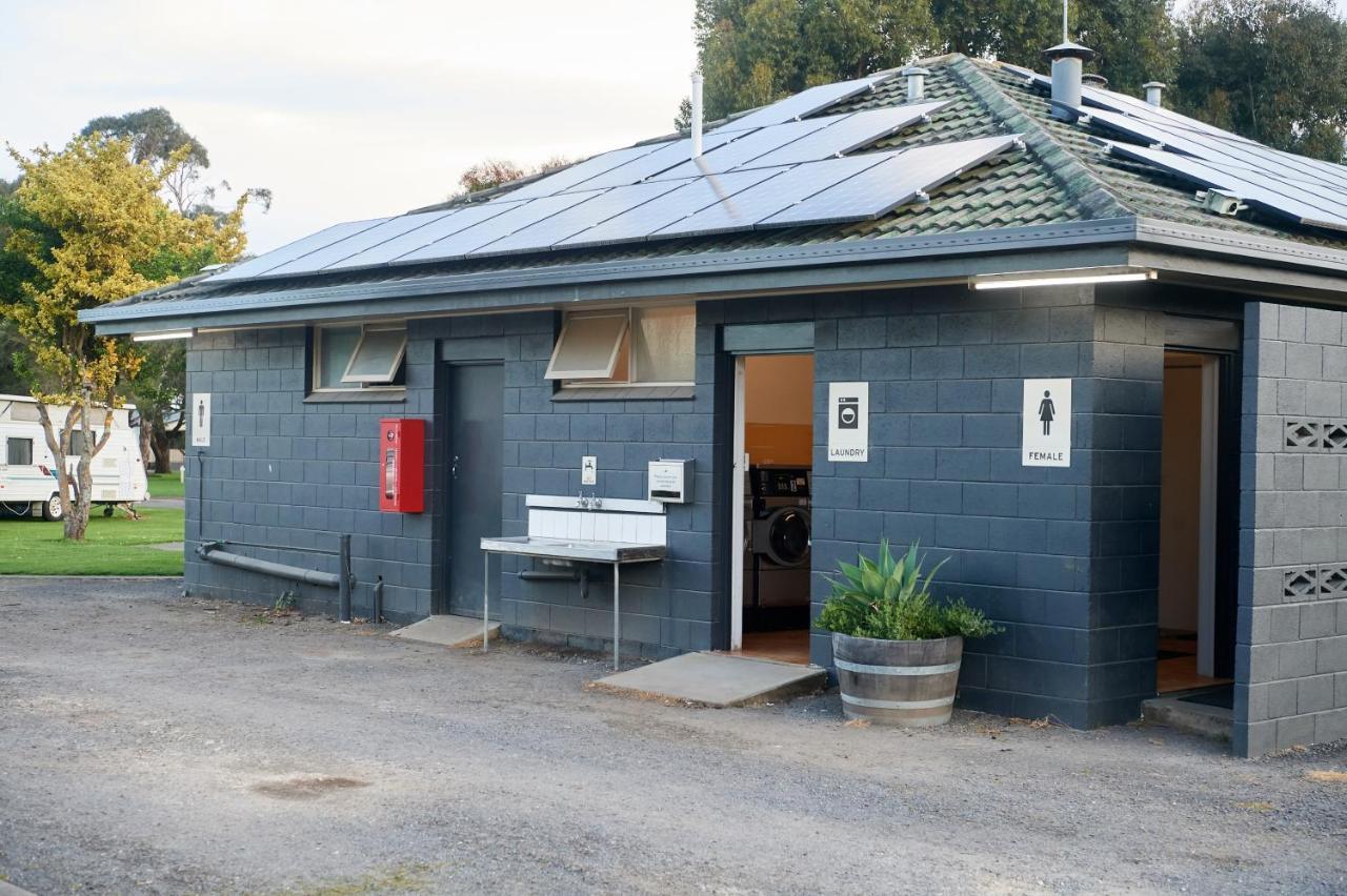 Pine Country Caravan Park مونت غامبير المظهر الخارجي الصورة
