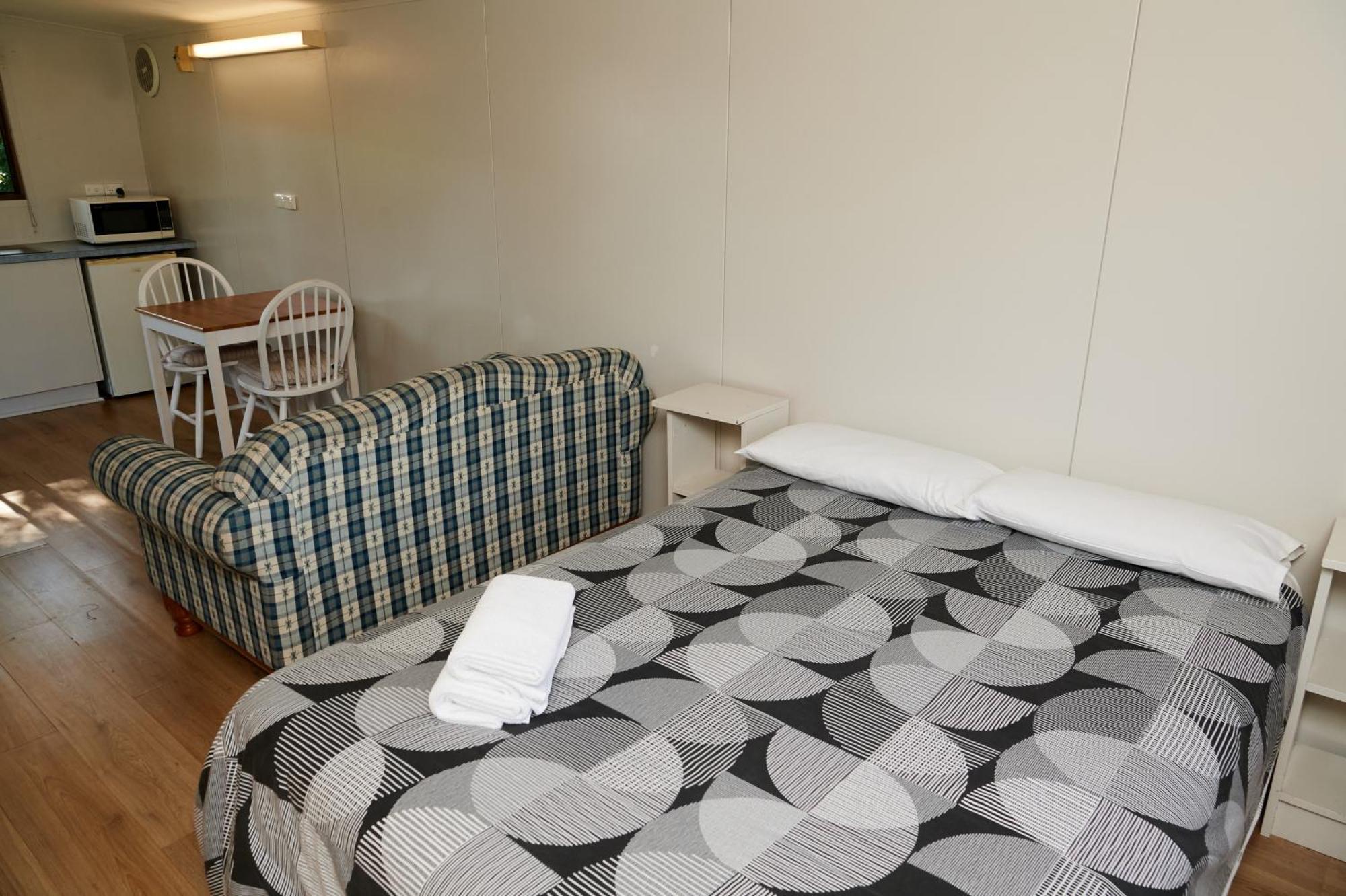Pine Country Caravan Park مونت غامبير المظهر الخارجي الصورة